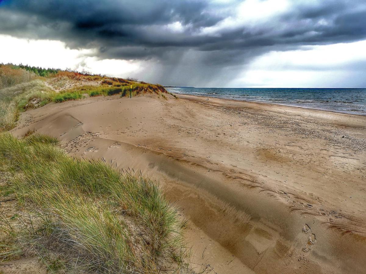 Mistral Przy Plazy Domki Caloroczne Villa Ustka Esterno foto